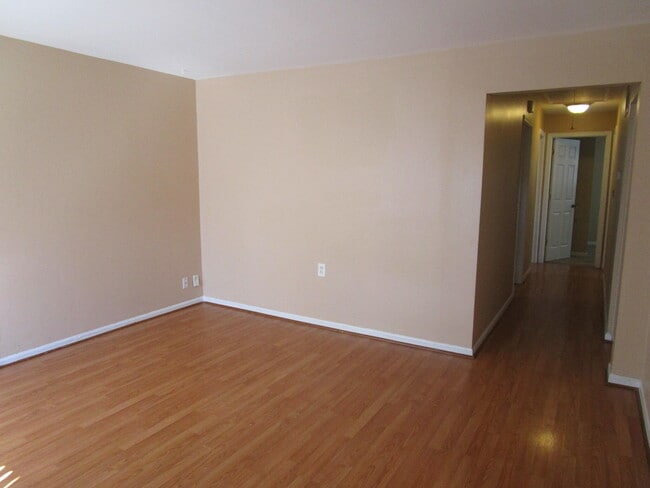 Building Photo - 25606 Hanover St