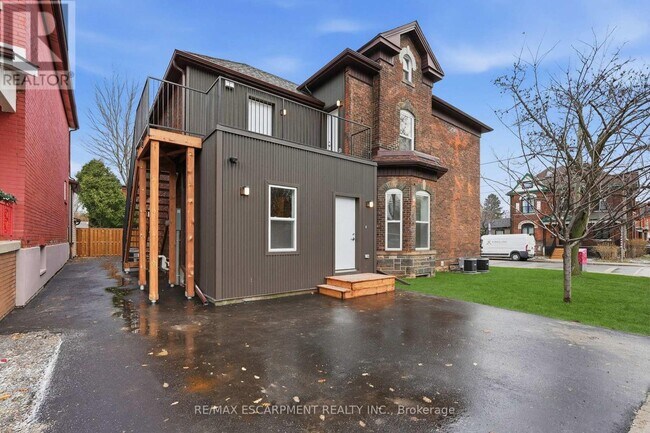 Photo du bâtiment - 231 Park St N