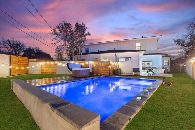 Building Photo - 4800 Vinson Dr