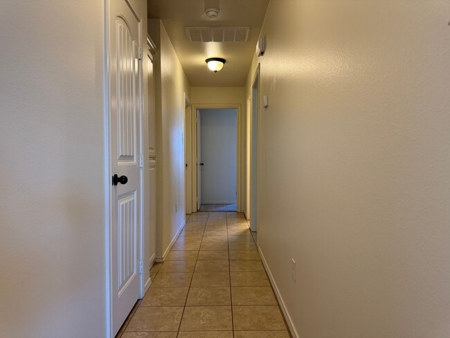 Foto del edificio - 6706 Oakridge Ave