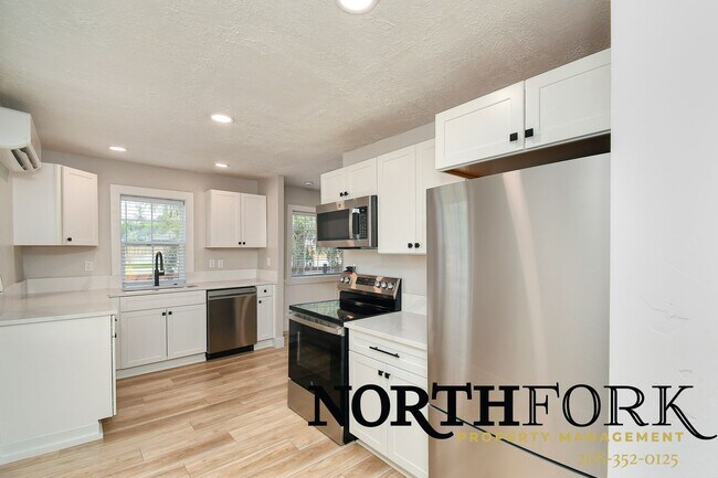 Foto del edificio - 2479 N Maple Grove Rd