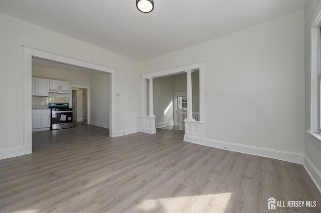 Building Photo - 377 Delavan St
