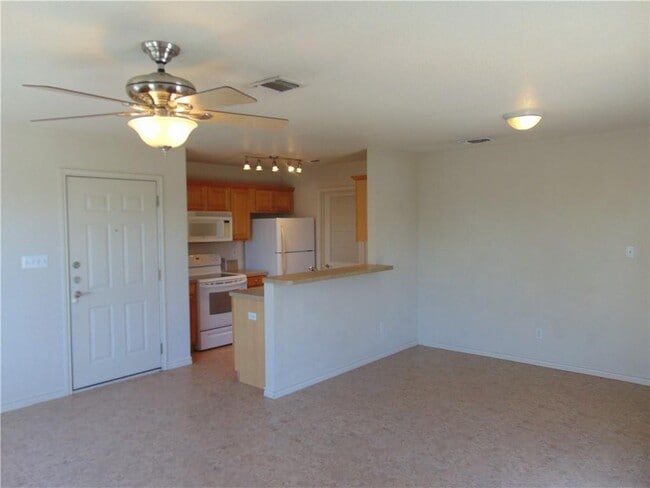 Building Photo - 400 Eagles Nest Dr