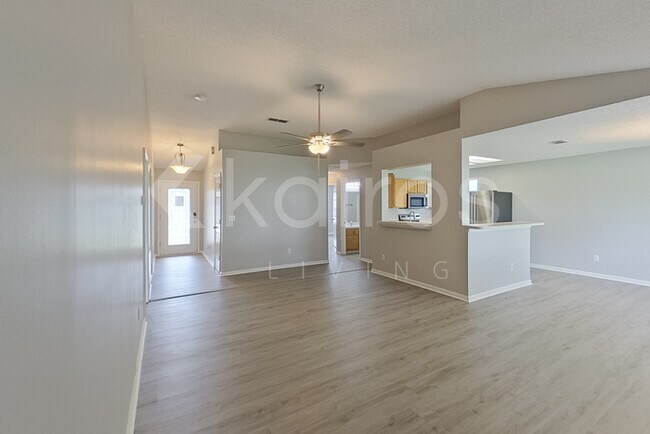 Foto del edificio - 9685 Waterloo Pl