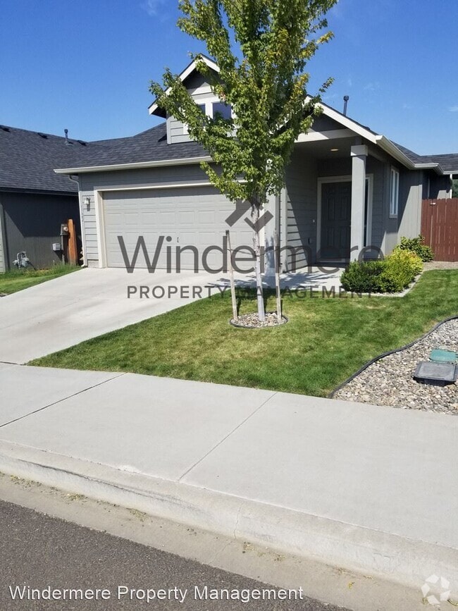 Homestead Village Apartments under 3,000 College Place, WA 1