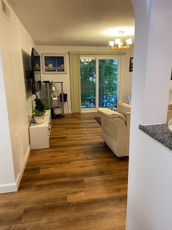 Foto del edificio - 17 Shadowbrook Ln