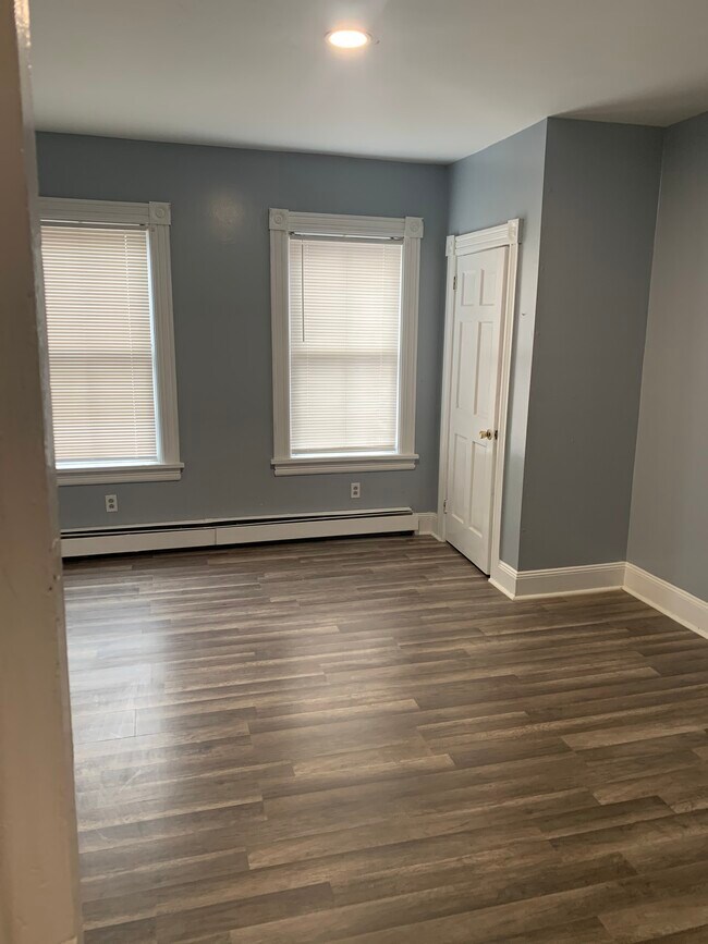 Large Master Bed - 314 W State St