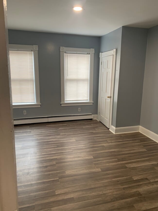 Large Master Bed - 314 W State St