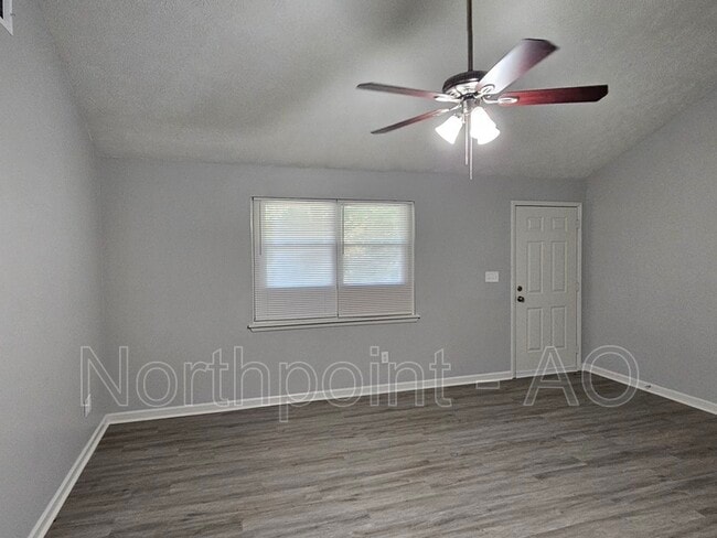 Building Photo - 3284 Creekwood Dr