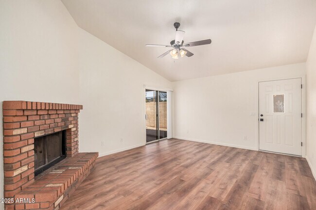 Foto del edificio - 1028 W Butler Ct