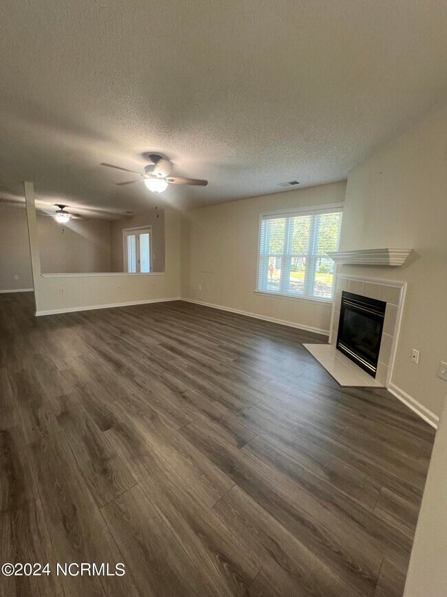 Foto del edificio - 4130 Breezewood Dr
