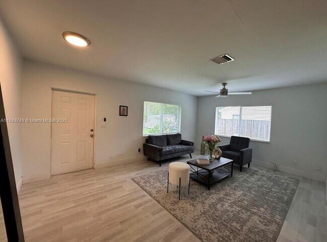Foto del edificio - 1200 NW 3rd Ave