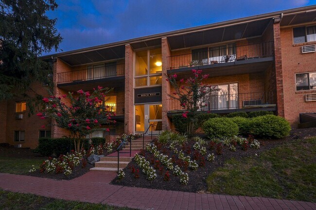 Exterior de noche - Falls Village