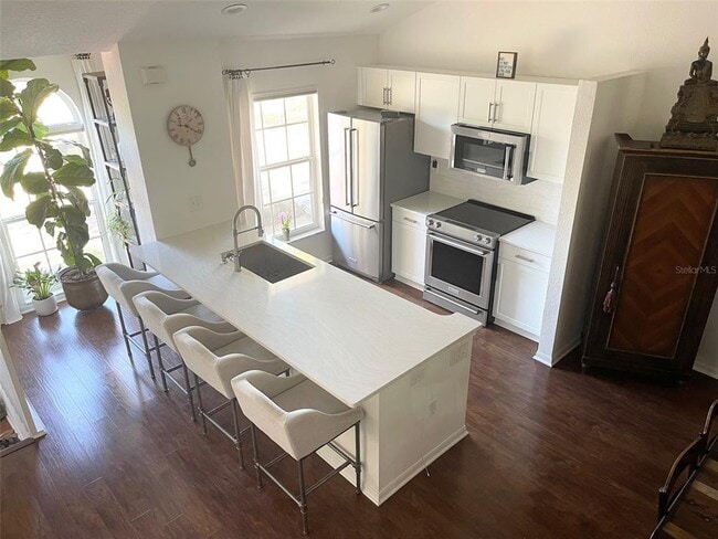 Foto del edificio - 4275 CASTLEBRIDGE Ln