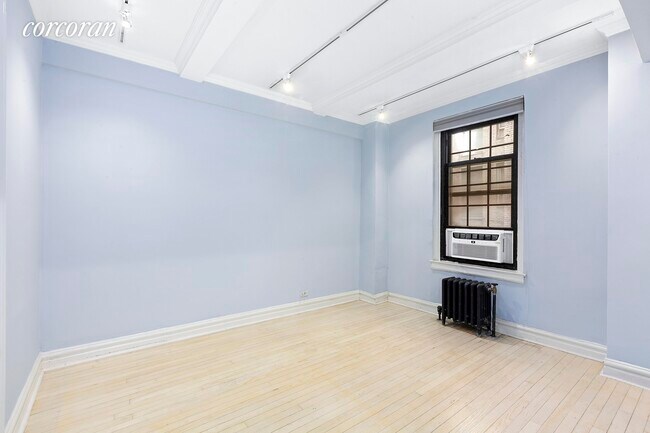 Building Photo - 102 E 22nd St