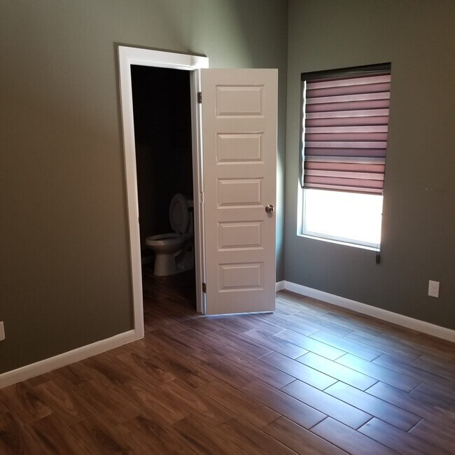 Large bedrooms - 3609 Hawthorne Ave