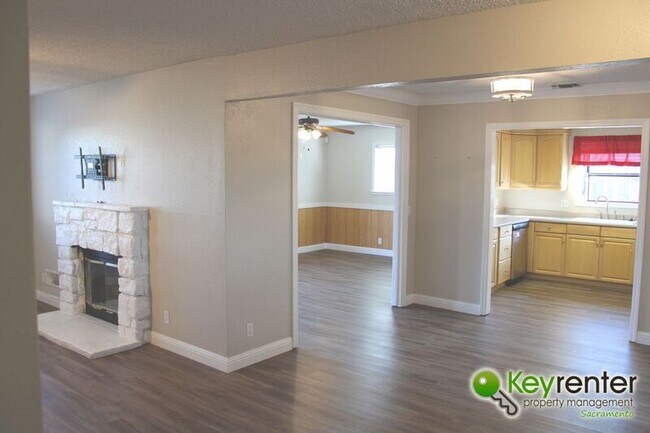 Foto del edificio - 3414 Surrey Ct