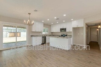 Building Photo - 1112 W Dragoon Ave