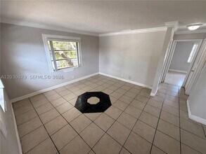 Building Photo - 412 Lakeside Dr