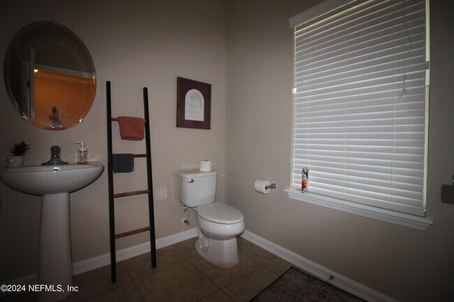Foto del edificio - 459 Auburn Oaks Rd E
