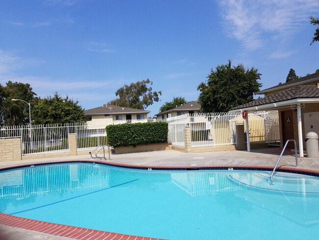 Building Photo - 2596 Sextant Ave