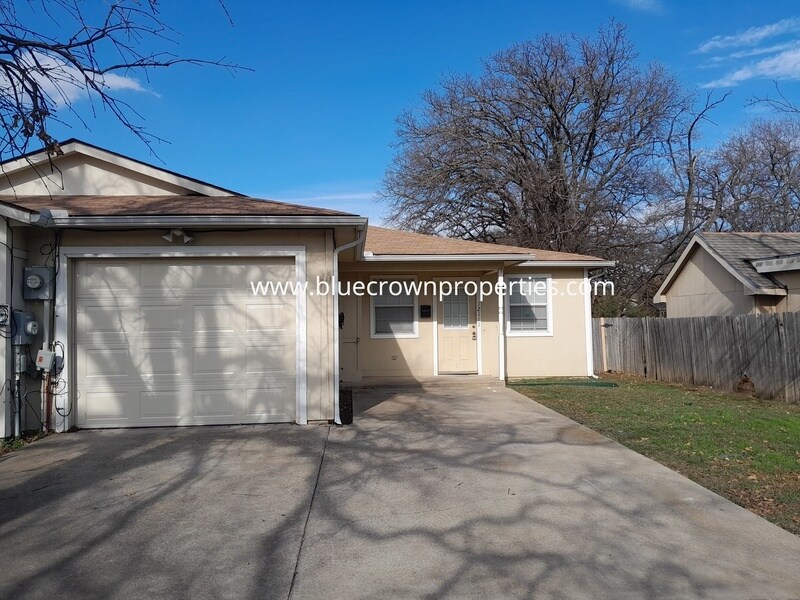Foto principal - 12111 Quail Dr