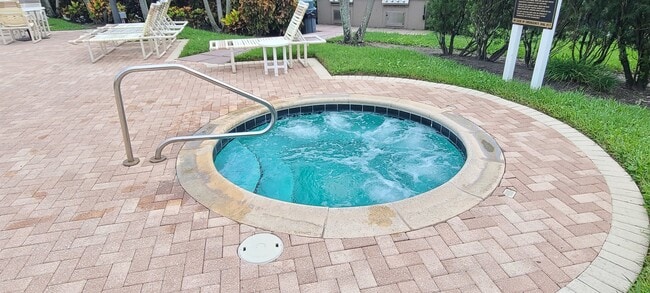 Building Photo - 940 Village Trail