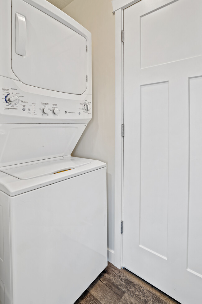 Stackable washer/dryer - Hampton Place Apartments