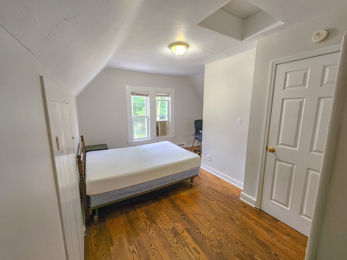 3rd Floor Back Bedroom - 143 Winchester Ave