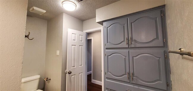 Foto del edificio - 1220 Brandon Ct