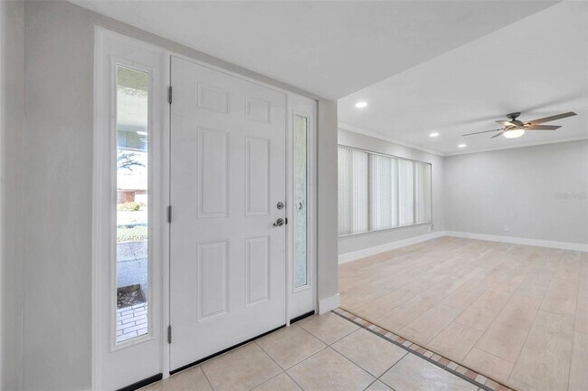 Foto del edificio - 8789 Maplewood Rd