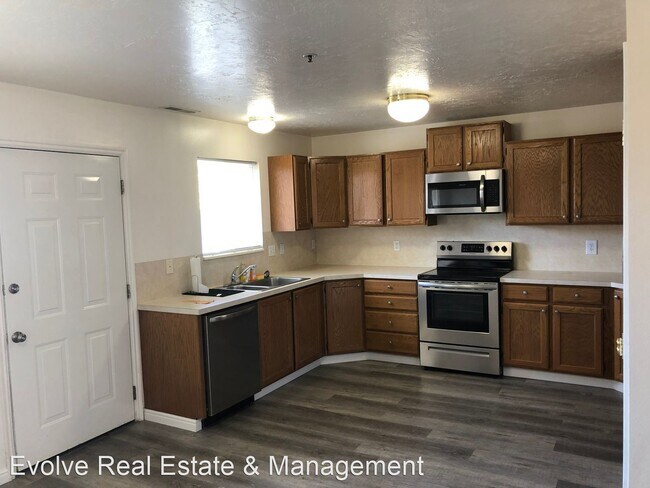 Foto del edificio - 3 br, 2.5 bath House - 205 N Geneva Rd #15