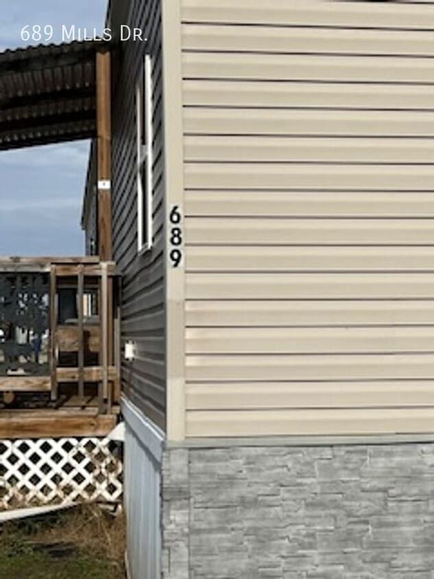 Foto del edificio - 689 W Mills Dr