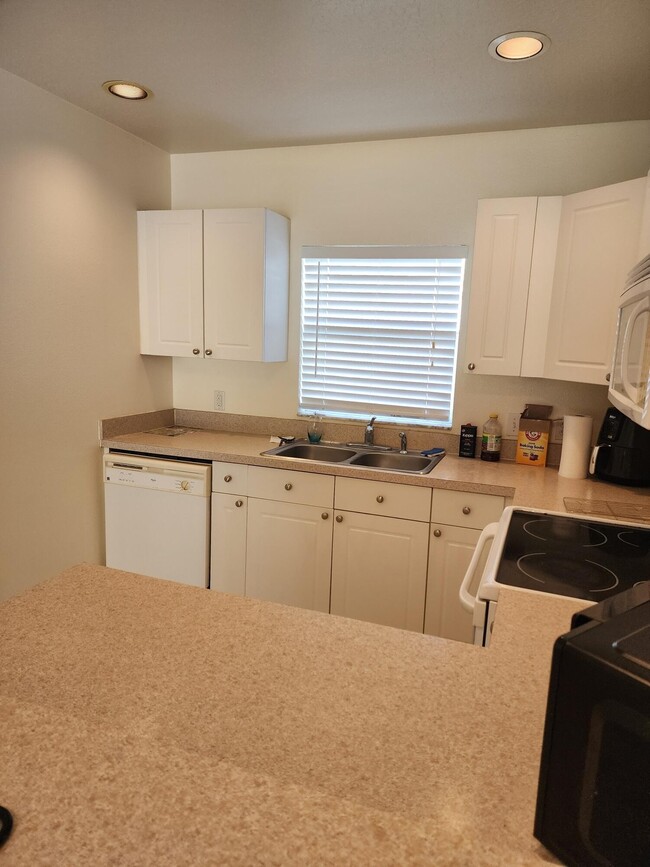 Building Photo - 170 Portside Ave