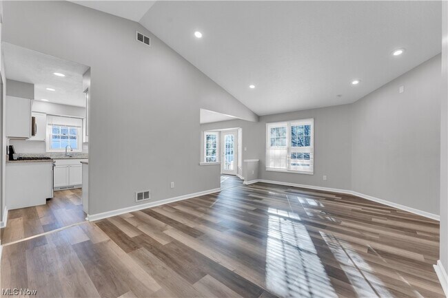 Building Photo - 15343 Sassafras Dr