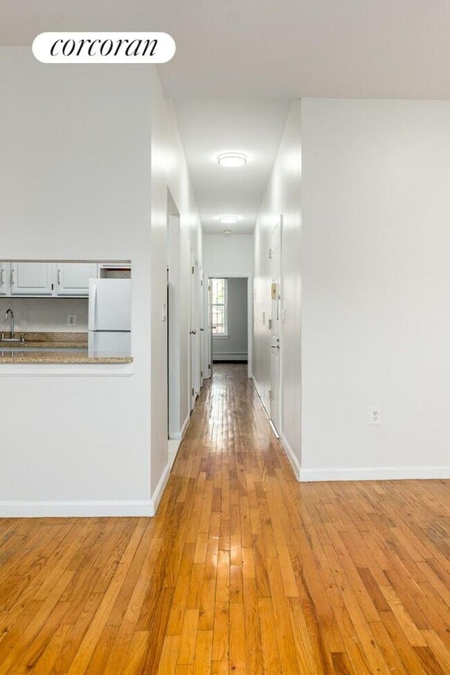 Building Photo - 2072 5th Ave