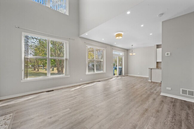 Building Photo - 2242 Sunrise Cir