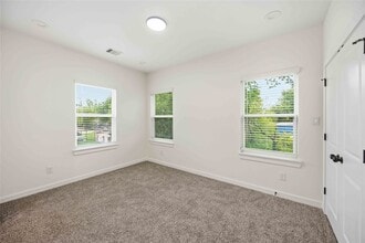 Building Photo - 8412 Darien St