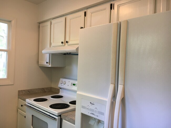 Kitchen - 17304 Oak St