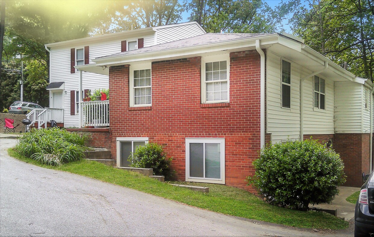 Primary Photo - 3800 Greenleaf St