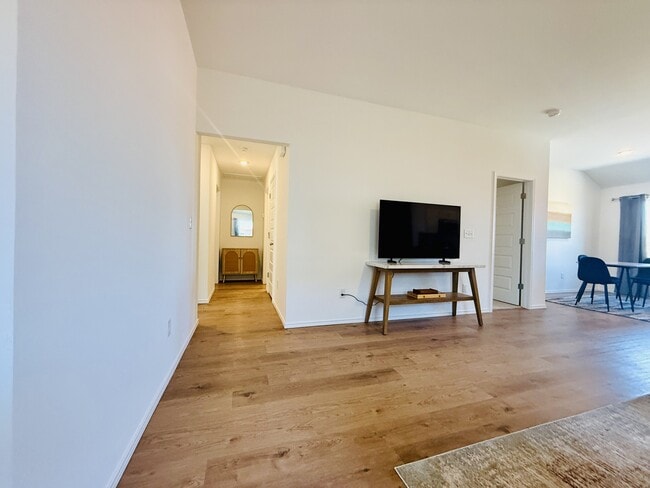 Foto del edificio - 5941 Bradford Pear Ln