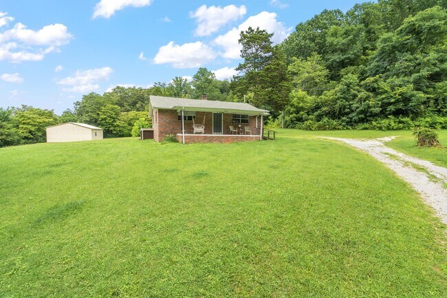 Building Photo - 8624 Walnut Springs Ln