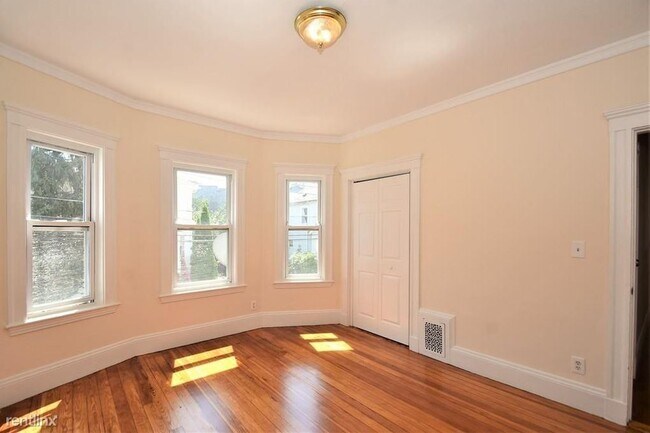 Building Photo - 2 br, 1 bath  - 4 Houghton St