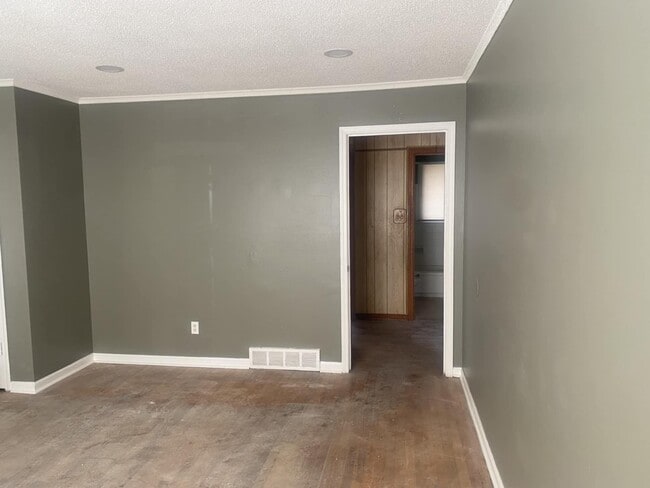 Building Photo - 3064 Cromwell Ave