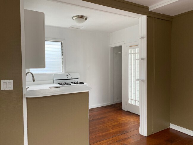 Kitchen, Closet and upstairs entrance - 1013 N Gardner St