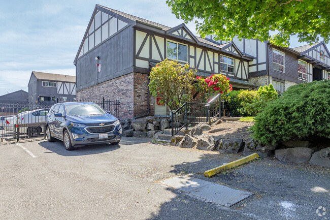 Building Photo - Wedgewood Manor