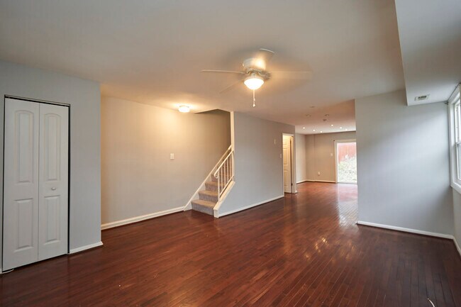 Foto del edificio - 5322 James Pl NE