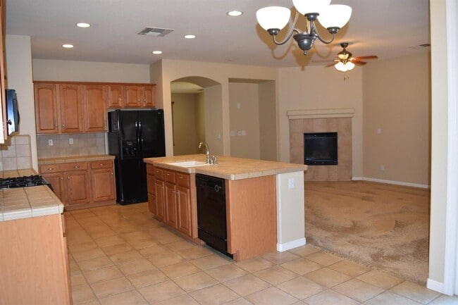 Building Photo - 684 Whitfield Ln
