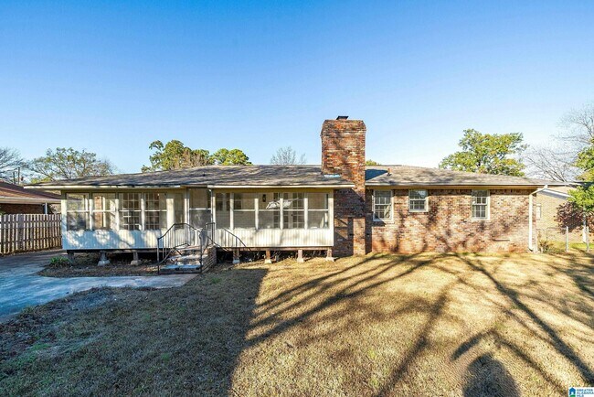 Building Photo - 3338 Crescent Dr