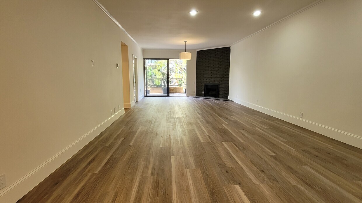 1124 N Kings Rd Unit 105, West Hollywood, CA 90069 Condo for Rent in